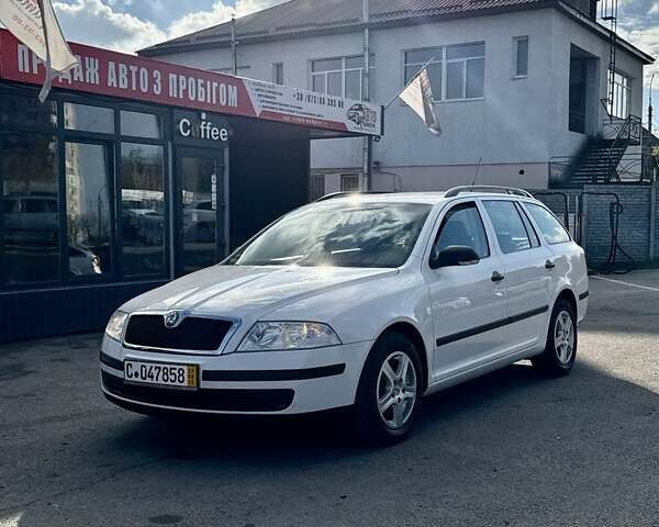 Білий Шкода Октавія, об'ємом двигуна 1.6 л та пробігом 161 тис. км за 7350 $, фото 1 на Automoto.ua