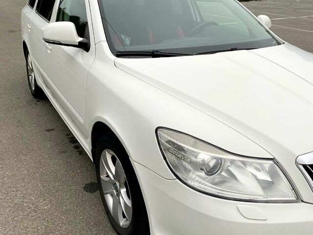 Белый Шкода Октавия, объемом двигателя 1.6 л и пробегом 165 тыс. км за 7800 $, фото 1 на Automoto.ua