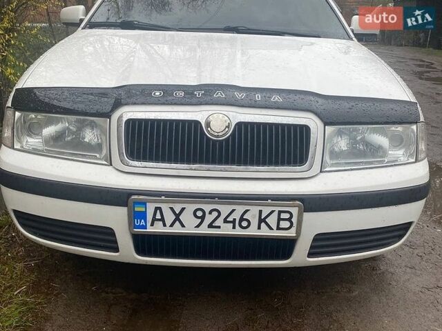 Белый Шкода Октавия, объемом двигателя 1.6 л и пробегом 262 тыс. км за 7199 $, фото 1 на Automoto.ua