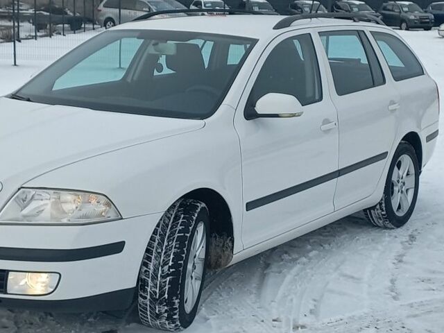 Белый Шкода Октавия, объемом двигателя 1.6 л и пробегом 267 тыс. км за 6200 $, фото 1 на Automoto.ua