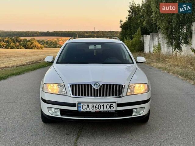 Білий Шкода Октавія, об'ємом двигуна 1.98 л та пробігом 257 тис. км за 6500 $, фото 1 на Automoto.ua
