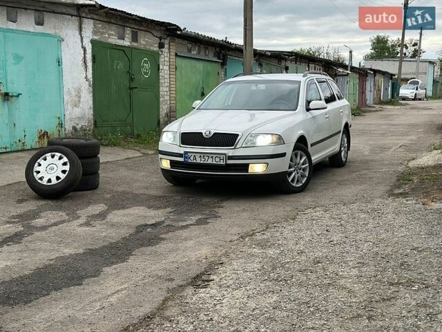 Белый Шкода Октавия, объемом двигателя 1.6 л и пробегом 366 тыс. км за 5950 $, фото 1 на Automoto.ua