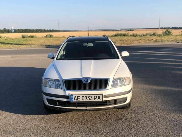 Белый Шкода Октавия, объемом двигателя 2 л и пробегом 226 тыс. км за 7300 $, фото 1 на Automoto.ua