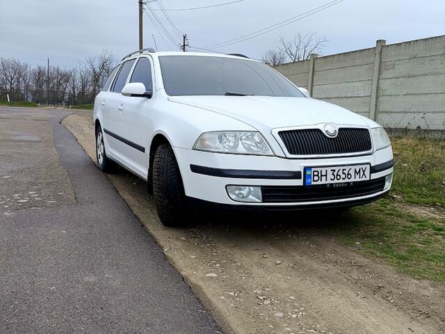 Белый Шкода Октавия, объемом двигателя 1.8 л и пробегом 198 тыс. км за 6500 $, фото 1 на Automoto.ua