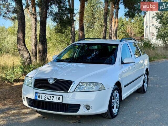 Белый Шкода Октавия, объемом двигателя 2 л и пробегом 302 тыс. км за 5499 $, фото 1 на Automoto.ua