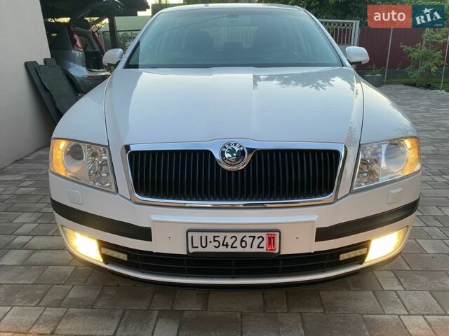 Білий Шкода Октавія, об'ємом двигуна 1.6 л та пробігом 180 тис. км за 6990 $, фото 1 на Automoto.ua