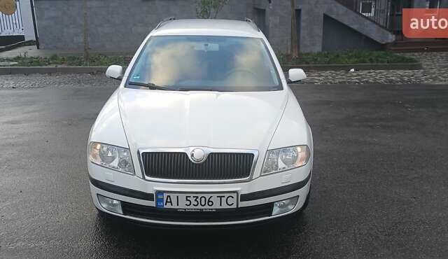 Білий Шкода Октавія, об'ємом двигуна 1.6 л та пробігом 236 тис. км за 6500 $, фото 1 на Automoto.ua