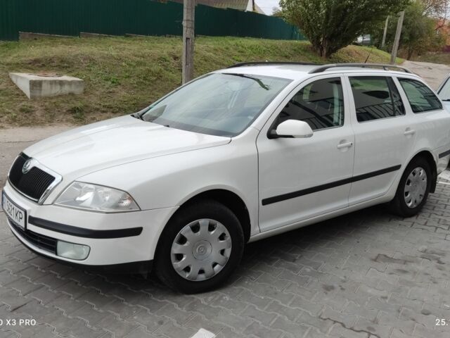 Белый Шкода Октавия, объемом двигателя 1.6 л и пробегом 126 тыс. км за 6000 $, фото 1 на Automoto.ua