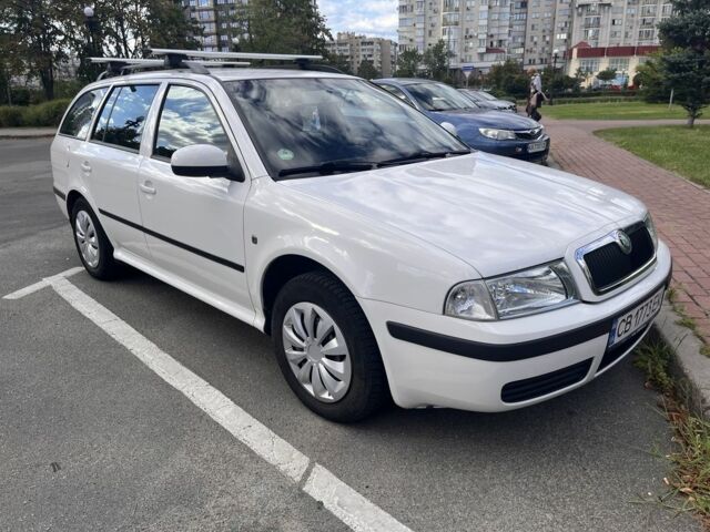 Білий Шкода Октавія, об'ємом двигуна 1.6 л та пробігом 201 тис. км за 5499 $, фото 1 на Automoto.ua