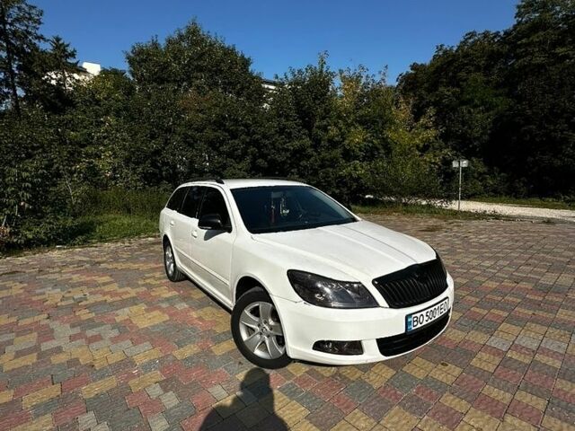 Білий Шкода Октавія, об'ємом двигуна 1.6 л та пробігом 400 тис. км за 6000 $, фото 1 на Automoto.ua