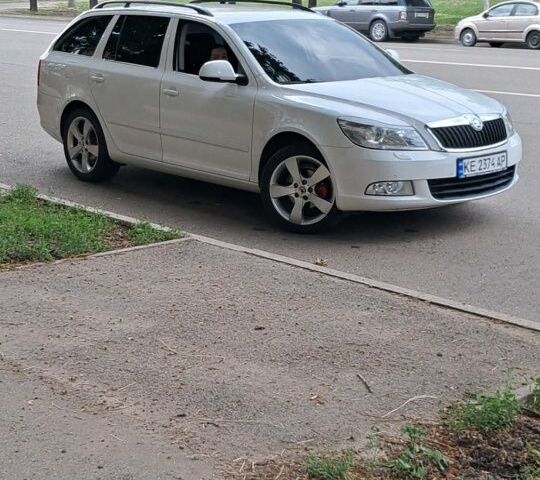 Белый Шкода Октавия, объемом двигателя 1.4 л и пробегом 174 тыс. км за 7000 $, фото 1 на Automoto.ua