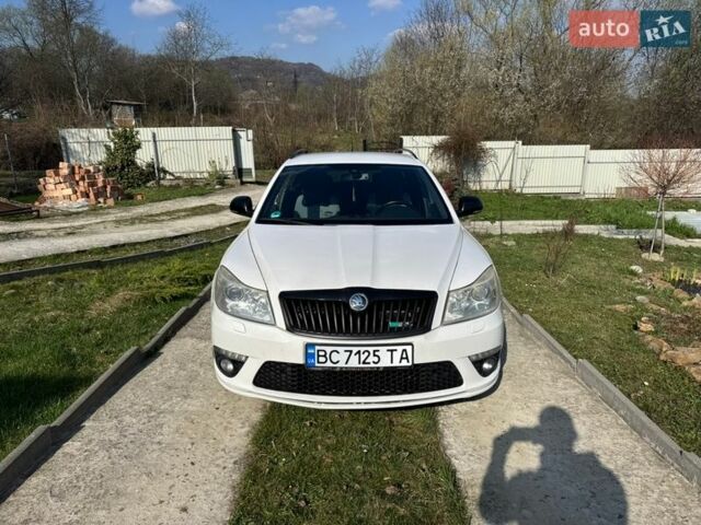 Белый Шкода Октавия, объемом двигателя 2 л и пробегом 260 тыс. км за 8499 $, фото 1 на Automoto.ua