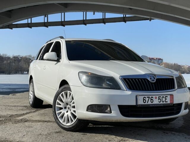 Белый Шкода Октавия, объемом двигателя 1.6 л и пробегом 280 тыс. км за 7200 $, фото 1 на Automoto.ua
