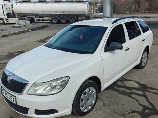 Белый Шкода Октавия, объемом двигателя 1.6 л и пробегом 474 тыс. км за 7000 $, фото 1 на Automoto.ua