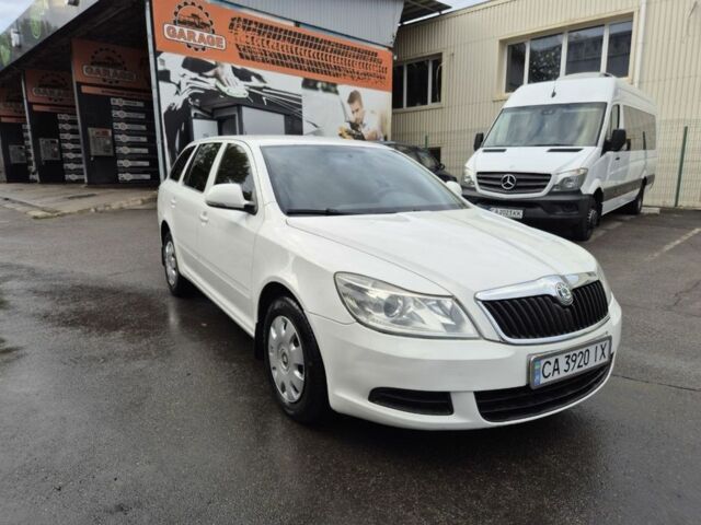 Білий Шкода Октавія, об'ємом двигуна 1.6 л та пробігом 252 тис. км за 7750 $, фото 1 на Automoto.ua