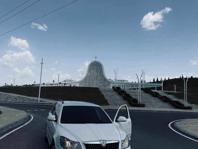 Білий Шкода Октавія, об'ємом двигуна 1.6 л та пробігом 212 тис. км за 7200 $, фото 1 на Automoto.ua