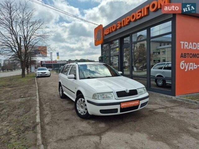 Белый Шкода Октавия, объемом двигателя 1.6 л и пробегом 296 тыс. км за 5200 $, фото 1 на Automoto.ua