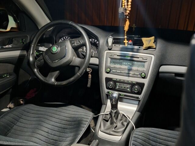 Белый Шкода Октавия, объемом двигателя 0 л и пробегом 315 тыс. км за 7900 $, фото 1 на Automoto.ua