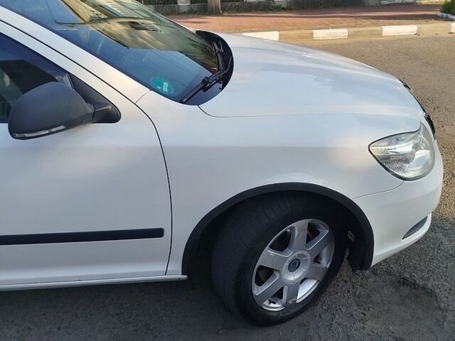 Білий Шкода Октавія, об'ємом двигуна 1.6 л та пробігом 220 тис. км за 6300 $, фото 1 на Automoto.ua