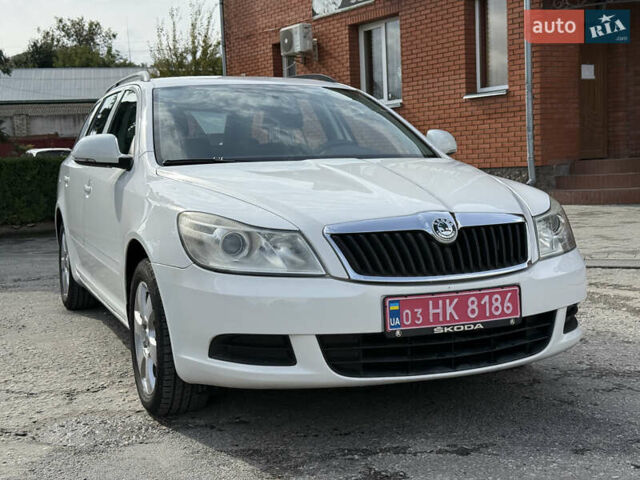 Белый Шкода Октавия, объемом двигателя 1.4 л и пробегом 211 тыс. км за 7000 $, фото 1 на Automoto.ua