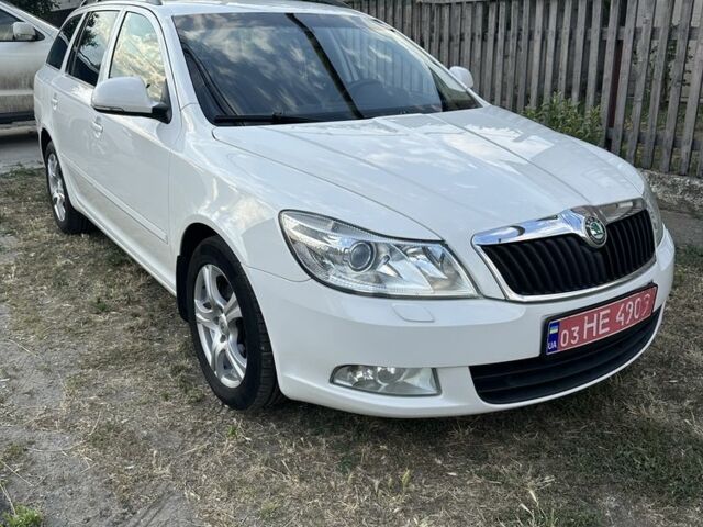 Белый Шкода Октавия, объемом двигателя 2 л и пробегом 252 тыс. км за 8900 $, фото 1 на Automoto.ua