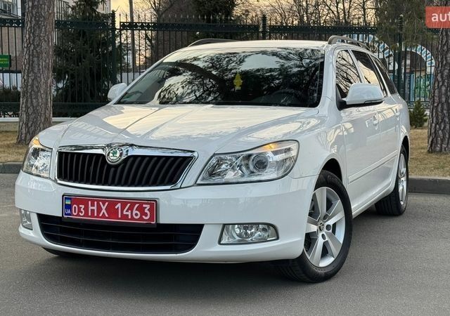 Білий Шкода Октавія, об'ємом двигуна 1.6 л та пробігом 231 тис. км за 8500 $, фото 1 на Automoto.ua