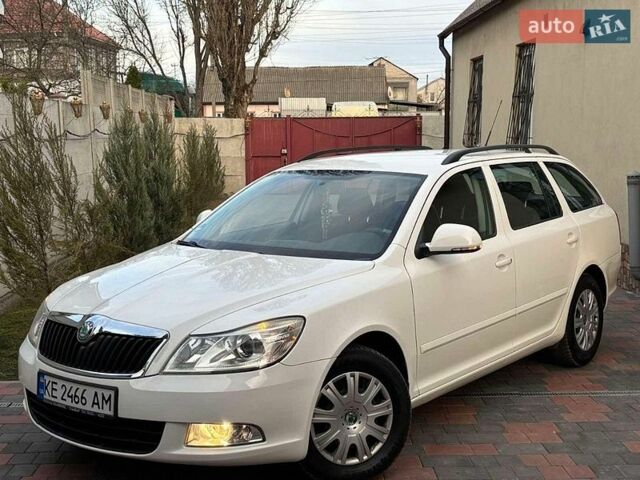 Белый Шкода Октавия, объемом двигателя 1.6 л и пробегом 251 тыс. км за 8100 $, фото 1 на Automoto.ua