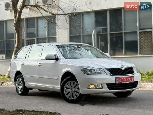 Белый Шкода Октавия, объемом двигателя 1.6 л и пробегом 201 тыс. км за 8199 $, фото 1 на Automoto.ua