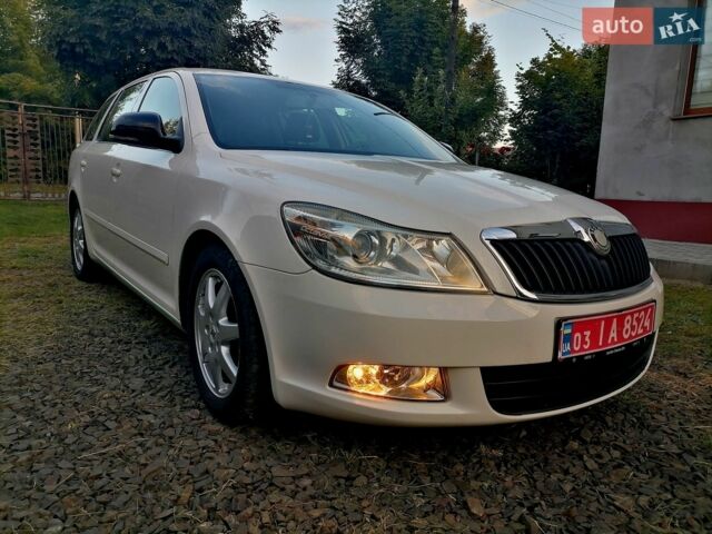 Белый Шкода Октавия, объемом двигателя 1.8 л и пробегом 217 тыс. км за 6800 $, фото 1 на Automoto.ua