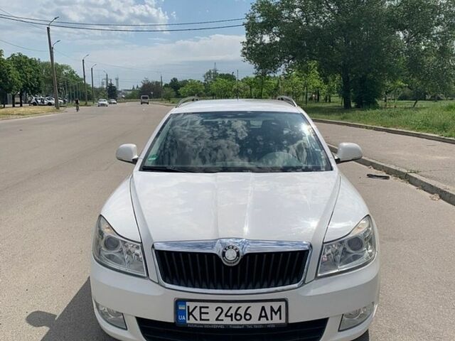 Белый Шкода Октавия, объемом двигателя 1.6 л и пробегом 251 тыс. км за 7800 $, фото 1 на Automoto.ua