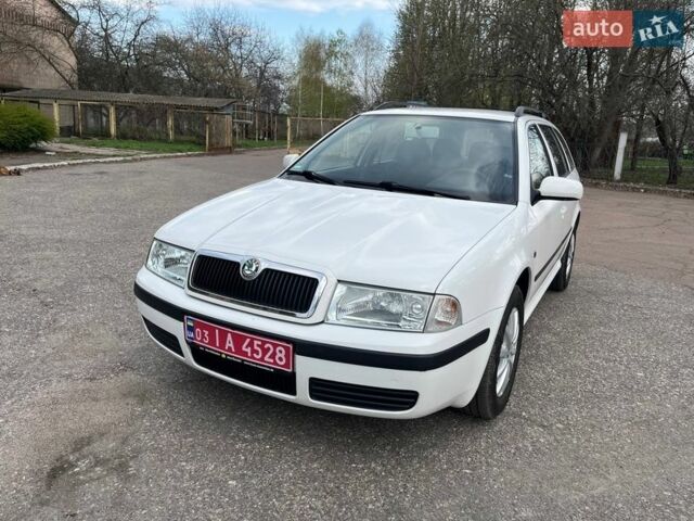 Белый Шкода Октавия, объемом двигателя 1.6 л и пробегом 195 тыс. км за 6100 $, фото 1 на Automoto.ua