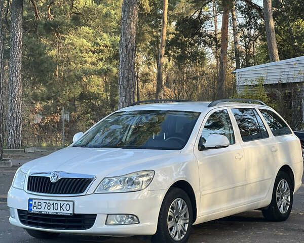 Белый Шкода Октавия, объемом двигателя 1.6 л и пробегом 236 тыс. км за 8200 $, фото 1 на Automoto.ua