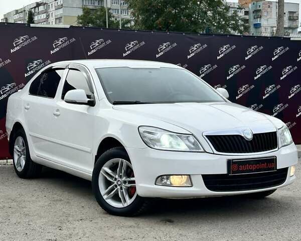 Білий Шкода Октавія, об'ємом двигуна 1.8 л та пробігом 233 тис. км за 8200 $, фото 1 на Automoto.ua