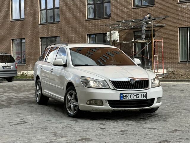 Шкода Октавія 2010 у Нетешине на Automoto.ua Білий Шкода Октавія, об'ємом двигуна 1.6 л та пробігом 357 тис. км за 5499 $, фото 1 на Automoto.ua