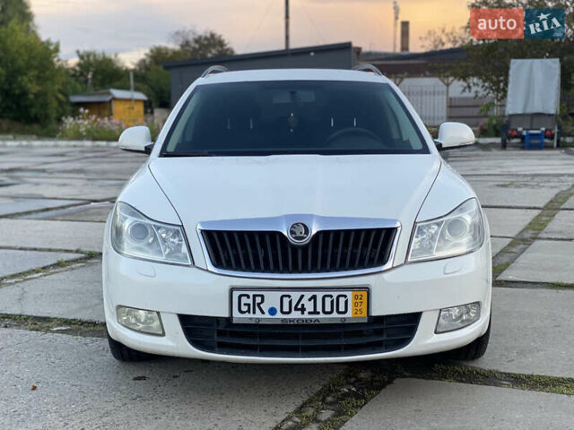 Белый Шкода Октавия, объемом двигателя 1.6 л и пробегом 281 тыс. км за 8600 $, фото 1 на Automoto.ua