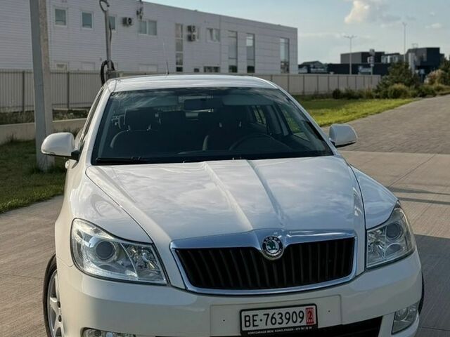 Білий Шкода Октавія, об'ємом двигуна 1.8 л та пробігом 228 тис. км за 7100 $, фото 1 на Automoto.ua