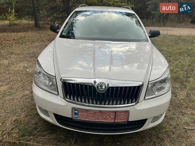 Белый Шкода Октавия, объемом двигателя 1.6 л и пробегом 263 тыс. км за 6800 $, фото 1 на Automoto.ua
