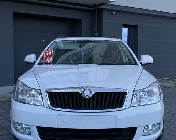 Белый Шкода Октавия, объемом двигателя 1.8 л и пробегом 204 тыс. км за 6299 $, фото 1 на Automoto.ua