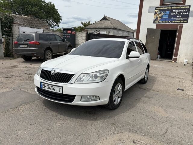 Білий Шкода Октавія, об'ємом двигуна 1.6 л та пробігом 190 тис. км за 6999 $, фото 1 на Automoto.ua