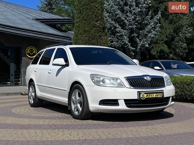 Білий Шкода Октавія, об'ємом двигуна 1.6 л та пробігом 250 тис. км за 7999 $, фото 1 на Automoto.ua