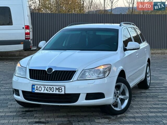 Белый Шкода Октавия, объемом двигателя 1.6 л и пробегом 300 тыс. км за 5999 $, фото 1 на Automoto.ua