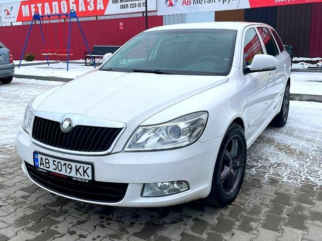 Белый Шкода Октавия, объемом двигателя 1.8 л и пробегом 319 тыс. км за 6800 $, фото 1 на Automoto.ua
