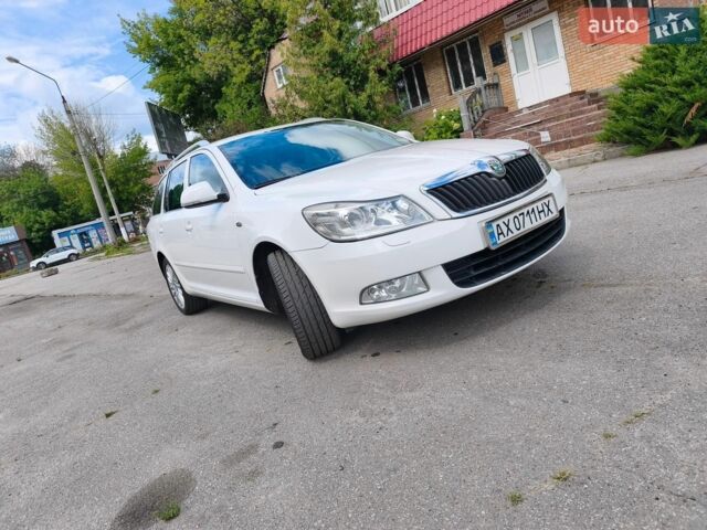 Белый Шкода Октавия, объемом двигателя 1.8 л и пробегом 241 тыс. км за 8500 $, фото 1 на Automoto.ua