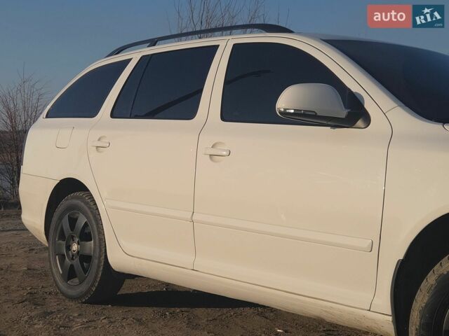 Белый Шкода Октавия, объемом двигателя 1.6 л и пробегом 325 тыс. км за 6800 $, фото 1 на Automoto.ua