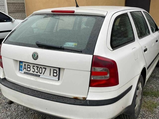 Білий Шкода Октавія, об'ємом двигуна 1.6 л та пробігом 2 тис. км за 4609 $, фото 1 на Automoto.ua