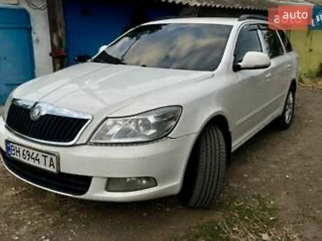 Белый Шкода Октавия, объемом двигателя 1.6 л и пробегом 302 тыс. км за 6600 $, фото 1 на Automoto.ua
