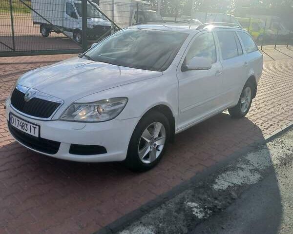 Белый Шкода Октавия, объемом двигателя 1.6 л и пробегом 405 тыс. км за 5999 $, фото 1 на Automoto.ua