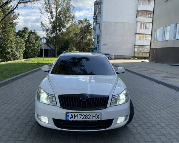 Белый Шкода Октавия, объемом двигателя 1.8 л и пробегом 230 тыс. км за 8500 $, фото 1 на Automoto.ua