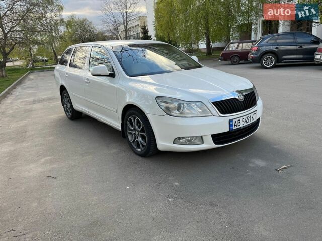 Белый Шкода Октавия, объемом двигателя 1.6 л и пробегом 260 тыс. км за 7200 $, фото 1 на Automoto.ua