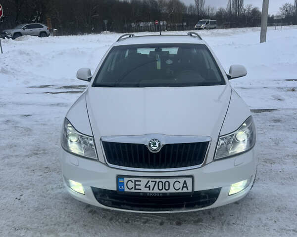 Белый Шкода Октавия, объемом двигателя 1.6 л и пробегом 261 тыс. км за 7500 $, фото 1 на Automoto.ua